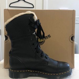 Doc marten black letter boots. Aimilita Fl style